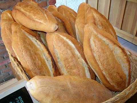 フランスパンに似ているが、決して同じではない食感、香り。